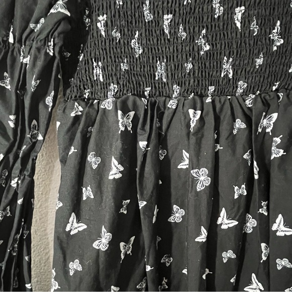 Black Wild Fable Size Small Smocked Bell Long Sleeve Blue Butterly Print Preowne - Picture 2 of 8